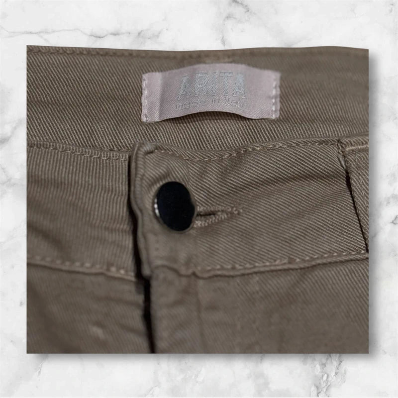 Y2K Arita Mode in Hot Vintage Jeans